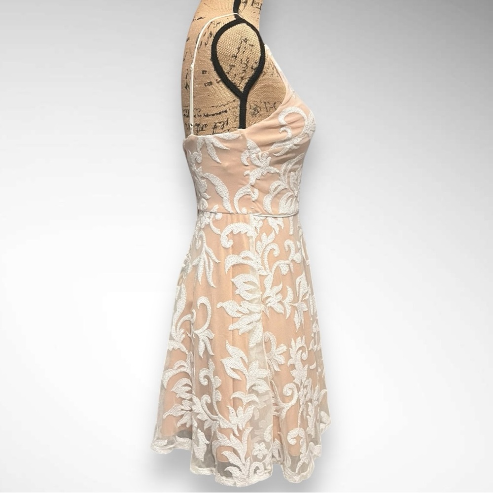 CITY TRIANGLES Ivory Embroidered Sequin Short Fit-and-Flare Dress Size 2‎ | EUC - Picture 3 of 10